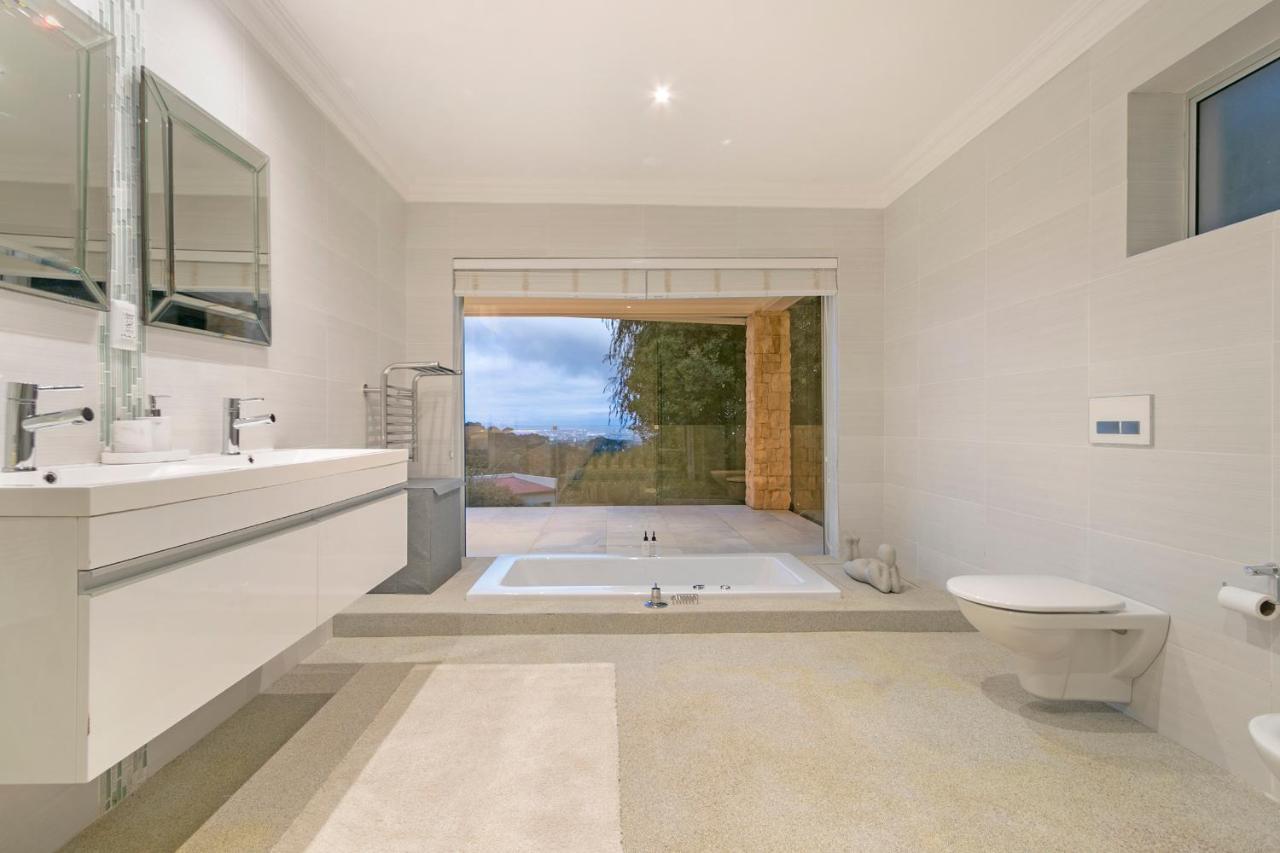 Luxury Serviced Mountain Villa In Constantia 케이프타운 외부 사진