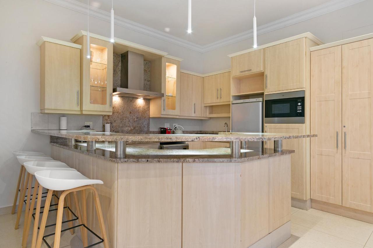 Luxury Serviced Mountain Villa In Constantia 케이프타운 외부 사진